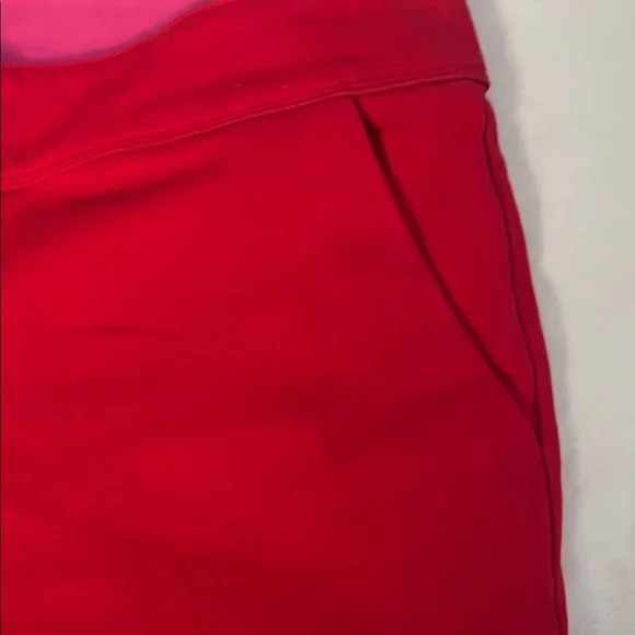 Isaac Mizrahi Red High Waist Scalloped Shorts - Picture 4 of 6